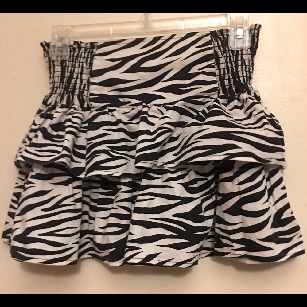 Zebra print mini skirt elastic waist on sides